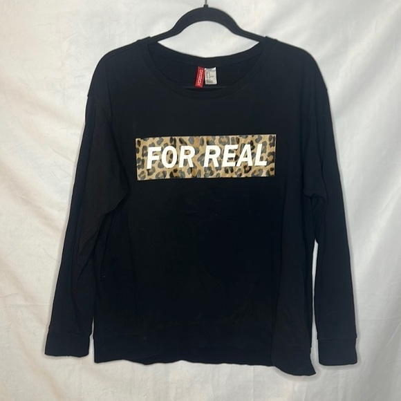 DIVIDED CHEETAH GRAPHIC CREWNECK (Medium) - Picture 1 of 7